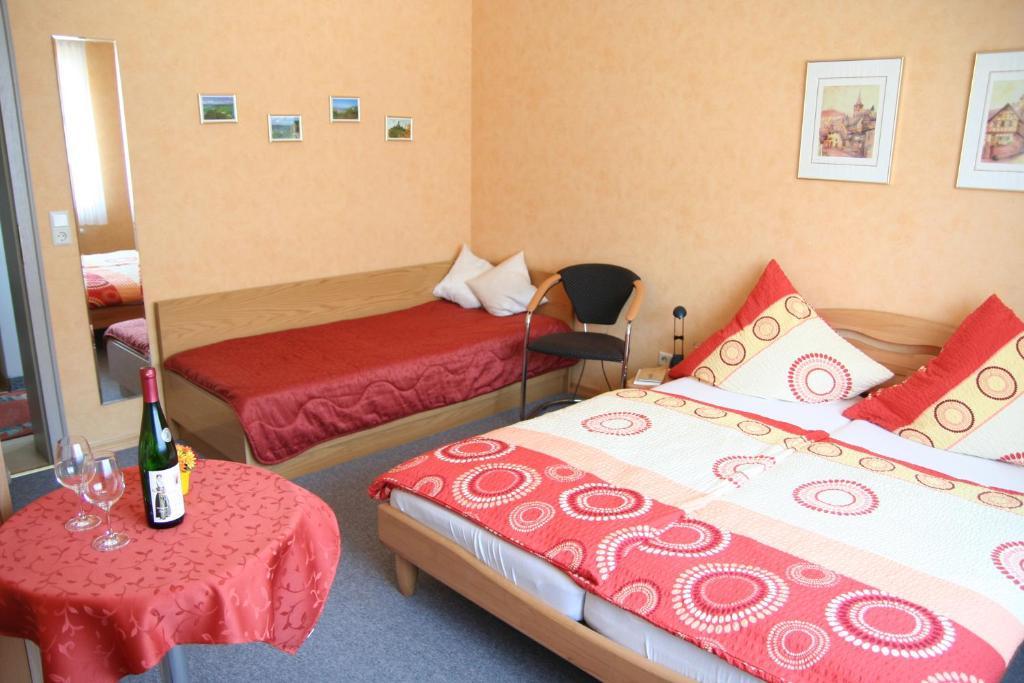Hotel Ferienweingut Hensler Briedel Zimmer foto